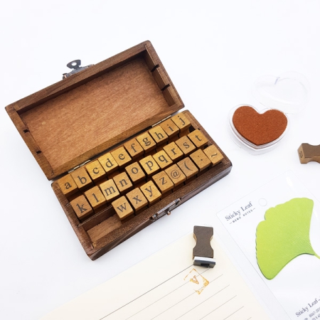 مهر چوبی 30 عددی حروف کوچک همراه با جعبه چوبی
