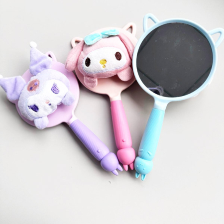 آینه عروسک برجسته دسته دار طرح سانریو