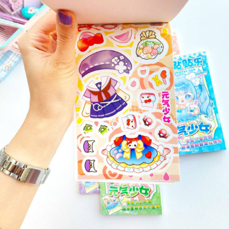 ست استیکر دیزاین لباس دفترچه ای طرح عروسک