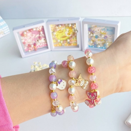 ست جعبه جواهر و دست بند مهره ای طرح sanrio